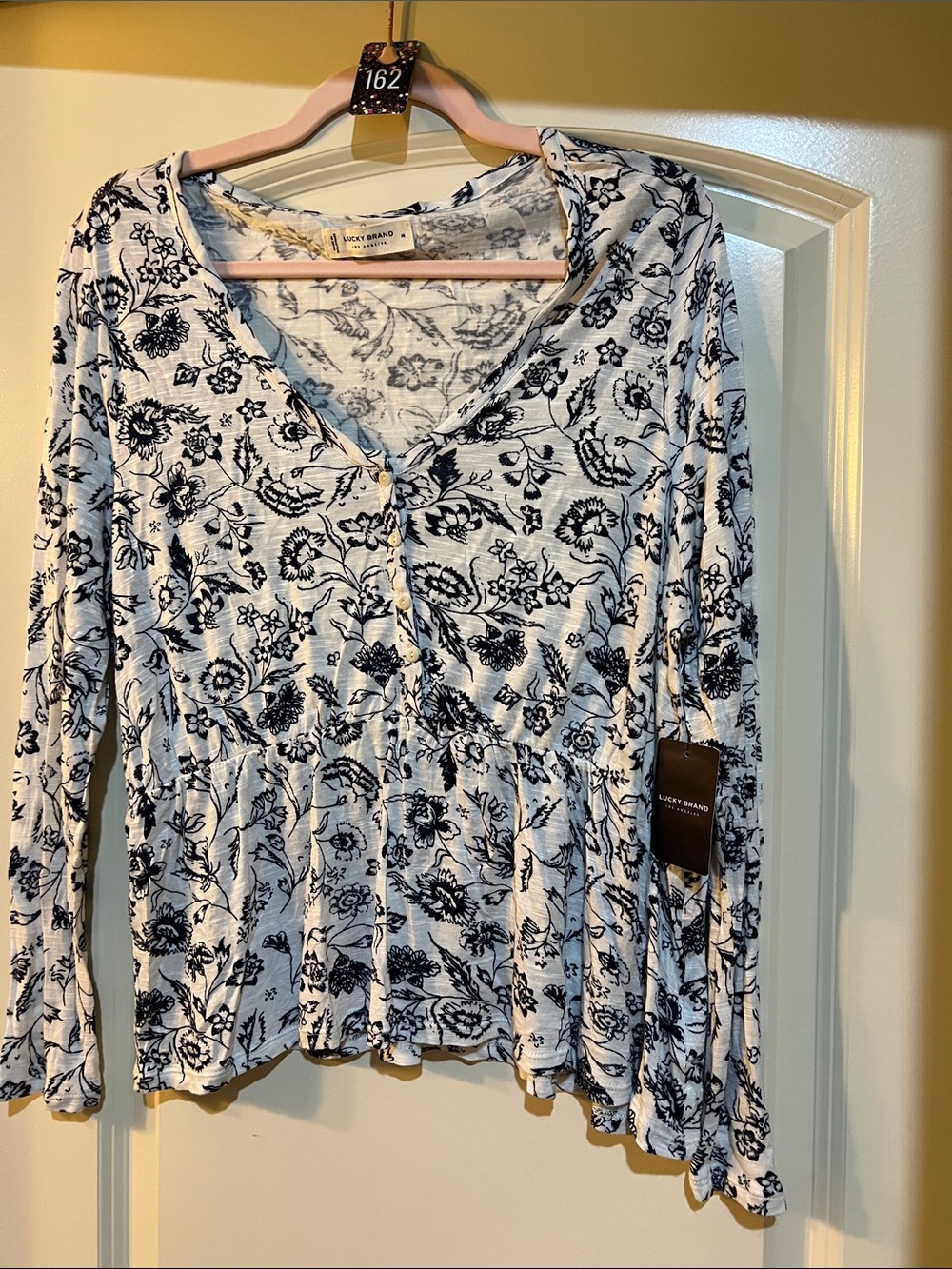 Lucky Brand White and Black Floral V-Neck Peplum Tunic H162